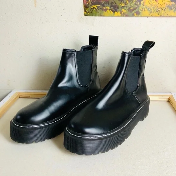 Black Platform Chelsea Boots - Picture 2 of 6